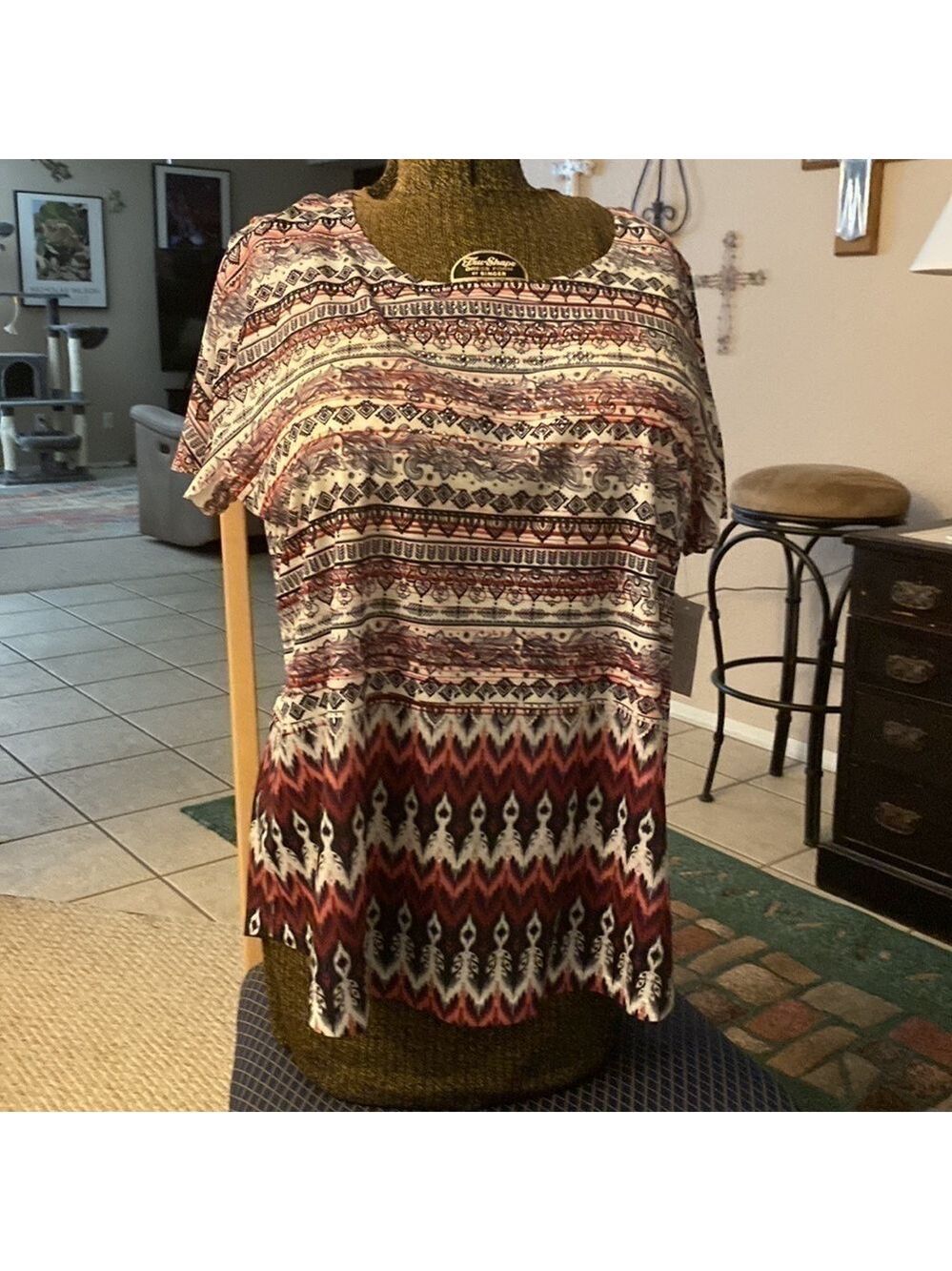 𝅺🐞 NWT Style & Co Top.  Great design with sparkle around the neckline. Size 2X
